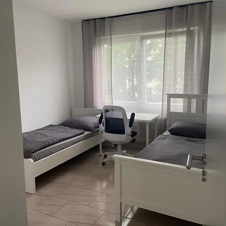 Apartamento 3 Bedroom In Incl Parking-near Messe Deutz-lanxessarena-bayarena *