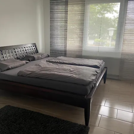Apartamento 3 Bedroom In Incl Parking-near Messe Deutz-lanxessarena-bayarena Leverkusen
