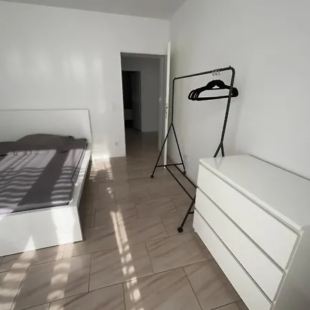 3 Bedroom In Incl Parking-near Messe Deutz-lanxessarena-bayarena Apartment Leverkusen