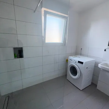 3 Bedroom In Incl Parking-near Messe Deutz-lanxessarena-bayarena