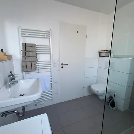 3 Bedroom In Incl Parking-near Messe Deutz-lanxessarena-bayarena 레버쿠젠