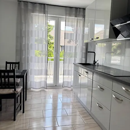 3 Bedroom In Incl Parking-near Messe Deutz-lanxessarena-bayarena 레버쿠젠