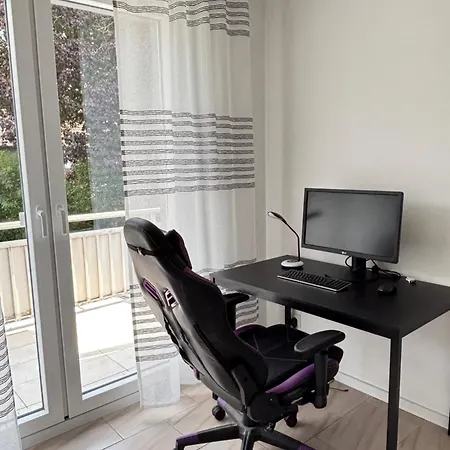 3 Bedroom In Incl Parking-near Messe Deutz-lanxessarena-bayarena 아파트