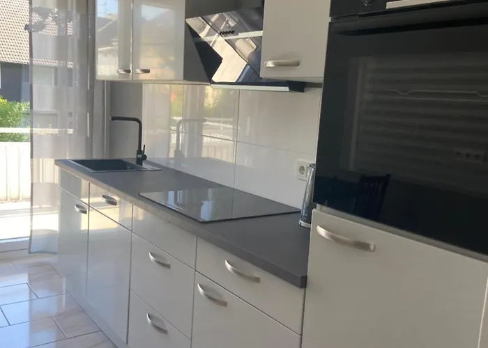 3 Bedroom In Incl Parking-near Messe Deutz-lanxessarena-bayarena Apartment