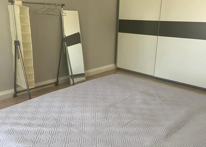Apartment 3 Bedroom In Incl Parking-near Messe Deutz-lanxessarena-bayarena Leverkusen