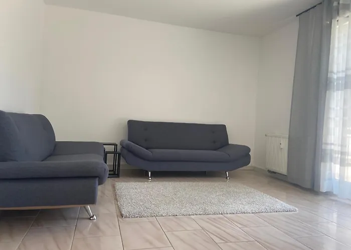 3 Bedroom In Incl Parking-near Messe Deutz-lanxessarena-bayarena Apartment