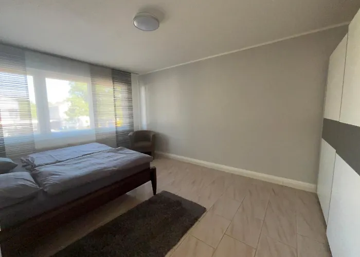 3 Bedroom In Incl Parking-near Messe Deutz-lanxessarena-bayarena Leverkusen