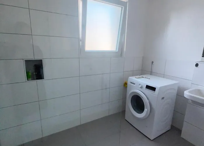 3 Bedroom In Incl Parking-near Messe Deutz-lanxessarena-bayarena