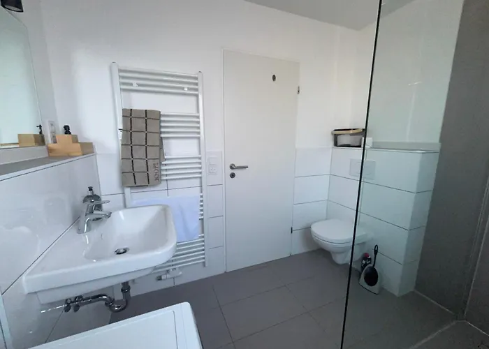 3 Bedroom In Incl Parking-near Messe Deutz-lanxessarena-bayarena Leverkusen