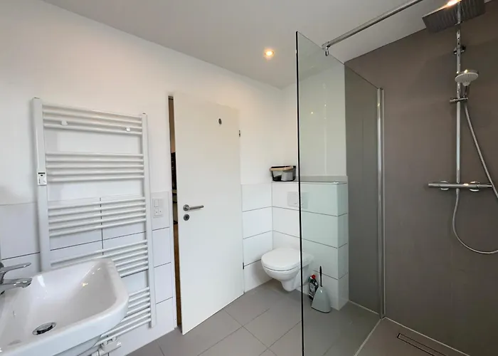 3 Bedroom In Incl Parking-near Messe Deutz-lanxessarena-bayarena Apartment Leverkusen