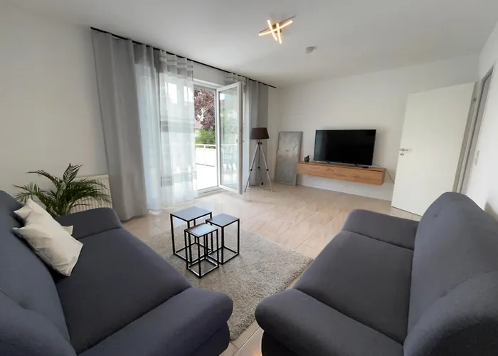 3 Bedroom In Incl Parking-near Messe Deutz-lanxessarena-bayarena Apartment