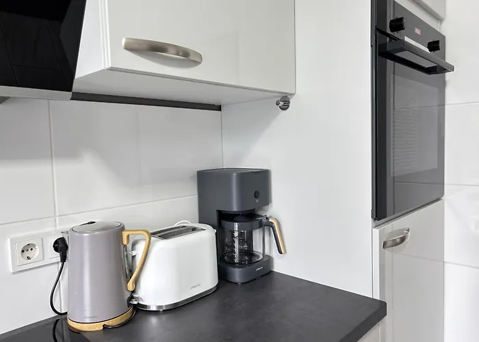 3 Bedroom In Incl Parking-near Messe Deutz-lanxessarena-bayarena Apartment *